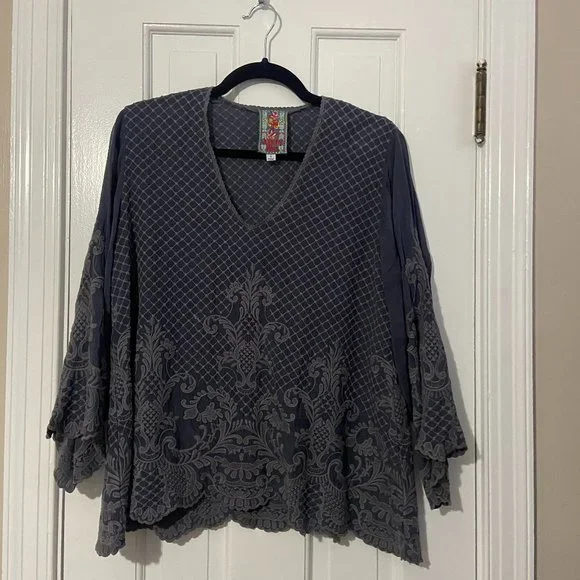 Johnny Was Jayne Top in Dark Grey Graphite Embroidery - Picture 4 of 11